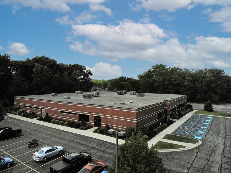 More Photos Of 211 W Ridge Rd, Griffith Office For Lease