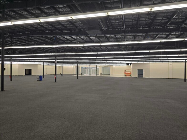 More Photos Of 800 Calcasieu Rd, Iowa Distribution For Lease