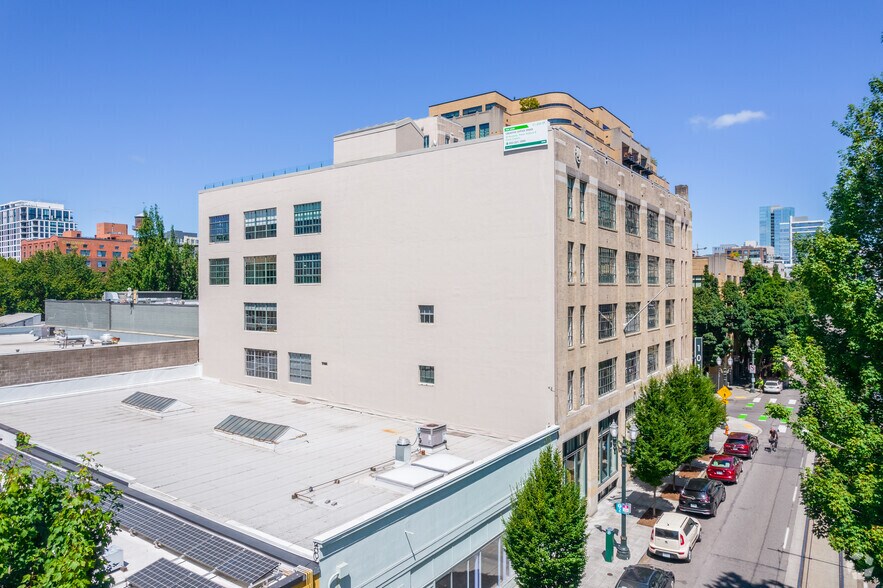 More Photos Of 1010 NW Flanders St, Portland Office For Lease