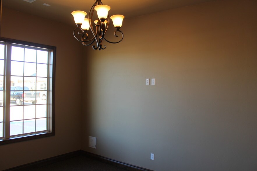More Photos Of 17236 N May Ave, Edmond Office For Sale