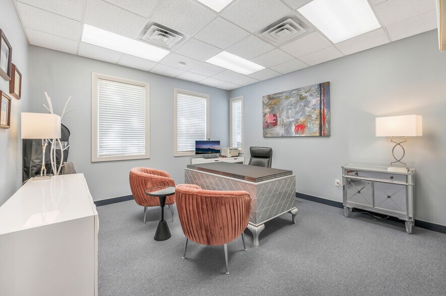 More Photos Of 601 S 7th St, Las Vegas Office For Sale