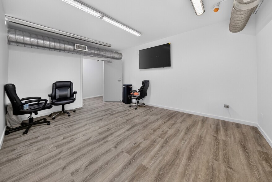 More Photos Of 20847 Sherman Way, Canoga Park Office For Sale