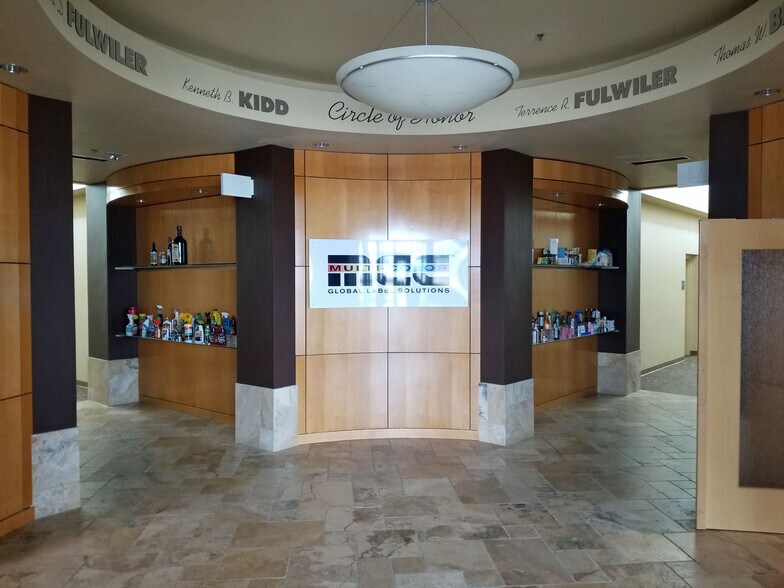More Photos Of 2571 S Hemlock Rd, Green Bay Office For Sale
