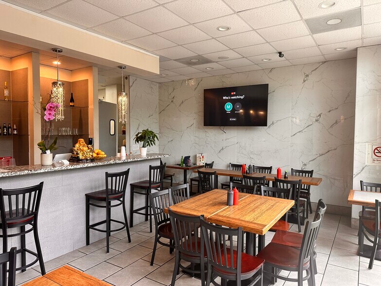 More Photos Of River Oaks Restaurant / Cafe, Houston Restaurant For Lease