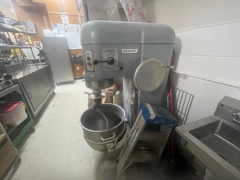 More Photos Of 114 E Lincoln Ave, Mc Donald Storefront For Lease