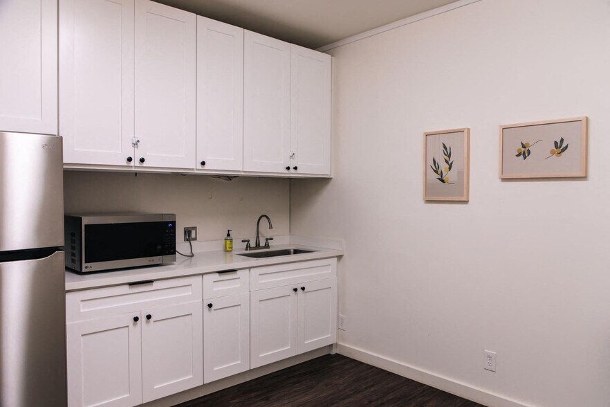 More Photos Of 300 E Santa Clara St, Ventura Medical For Lease