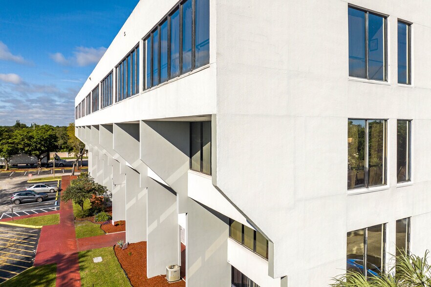 More Photos Of 840 SW 81st Ave, North Lauderdale Office For Sale
