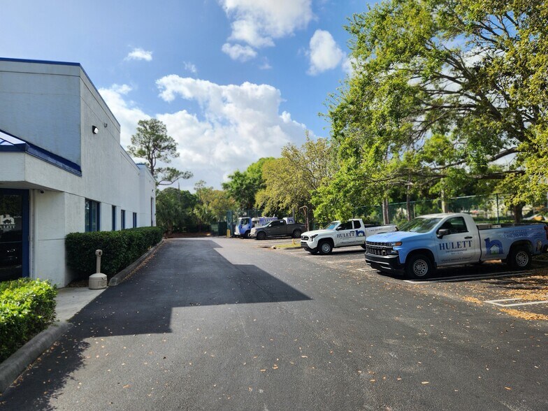 More Photos Of 2820 Reynolds Dr, Fort Pierce Warehouse For Lease