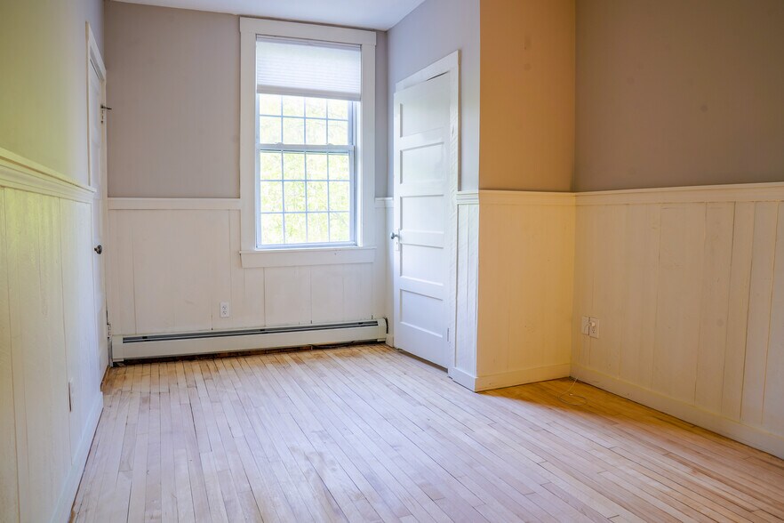 More Photos Of 123 Union Sq, Milford Restaurant For Sale