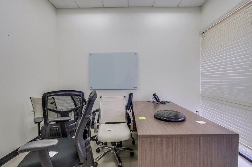 More Photos Of 5947-5951 Variel Ave, Woodland Hills Office For Sale
