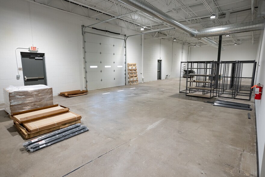 More Photos Of 6798-6816 Big Beaver Blvd, Beaver Falls Light Manufacturing For Lease