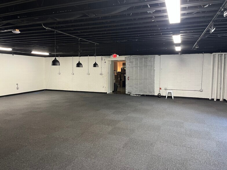 More Photos Of 2302-2306 Bedford Ave, Lynchburg General Retail For Lease