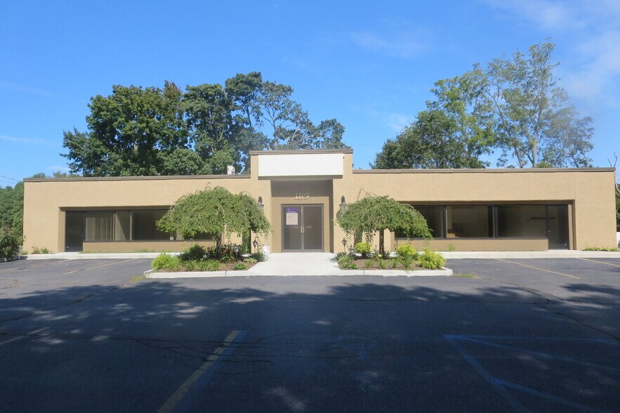 More Photos Of 189 Main Rd, Riverhead Medical For Lease