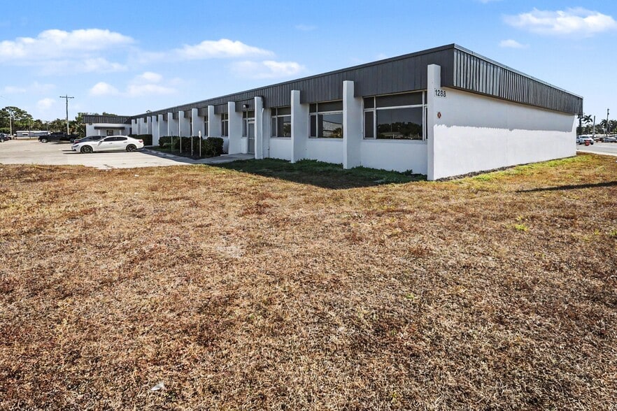 More Photos Of 1288 N Tamiami Trl, North Fort Myers Office For Lease