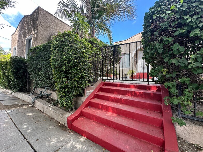 More Photos Of 901 N El Centro Ave, Los Angeles Apartments For Sale