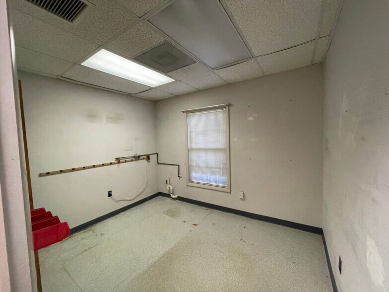 More Photos Of 11355 Pembrooke Sq, Waldorf Medical For Sale