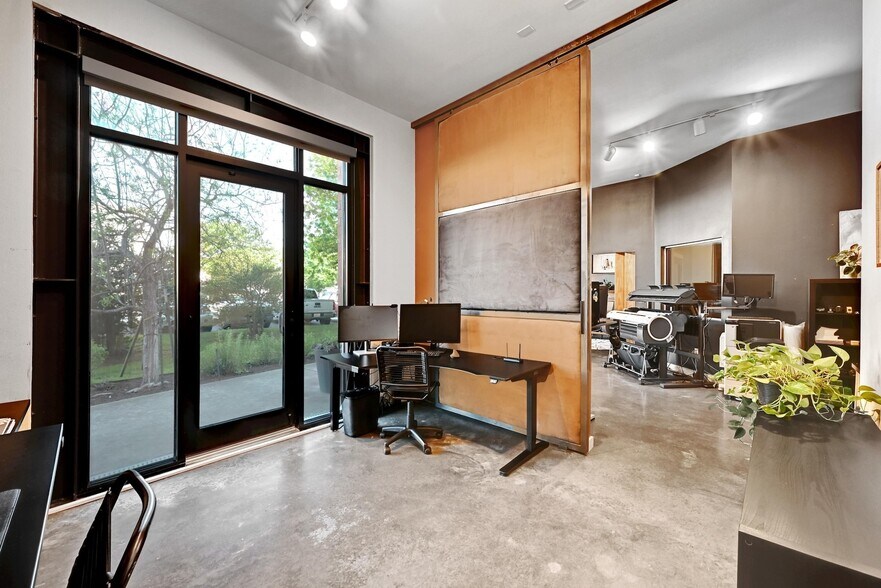 More Photos Of 2525 S Lamar Blvd, Austin Office For Sale