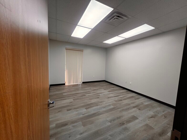 More Photos Of 11950 Alief Clodine Rd, Houston Light Distribution For Lease