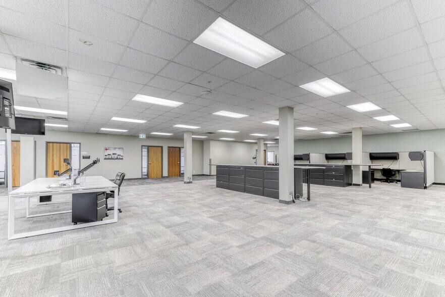 More Photos Of 401 Rue Marie-Curie, Vaudreuil-dorion Warehouse For Lease