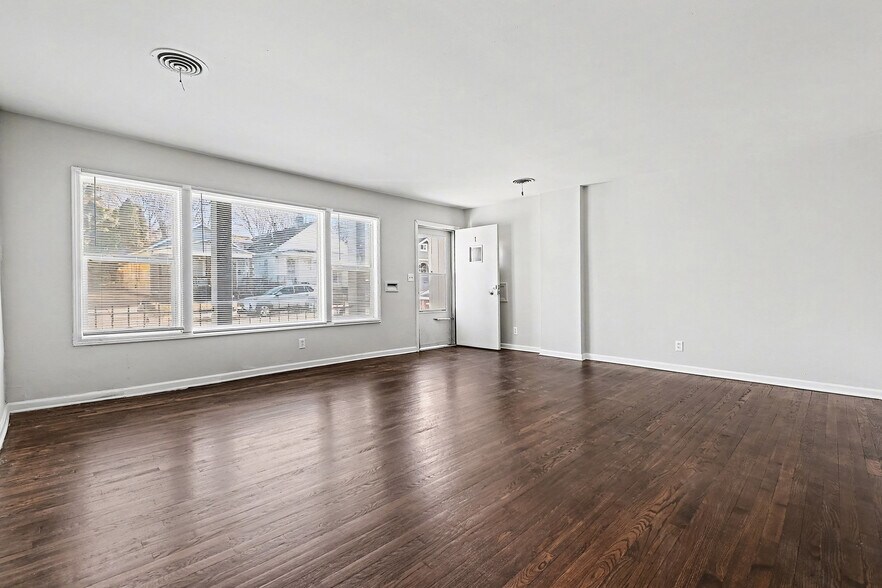 More Photos Of 2416 S 16th St, Omaha Apartments For Sale