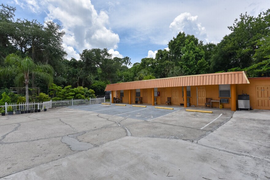 More Photos Of 1020 S Ridgewood Ave, Daytona Beach Hotel For Sale