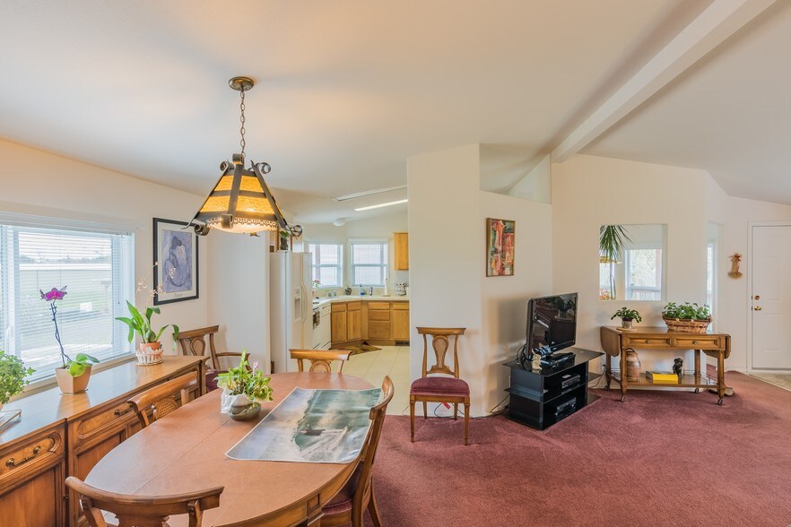 More Photos Of 941 SW Alder St, Dundee Warehouse For Sale