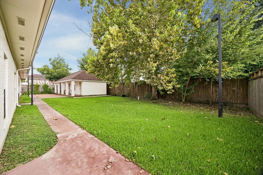 More Photos Of 530 W 27th St, Houston Office For Lease