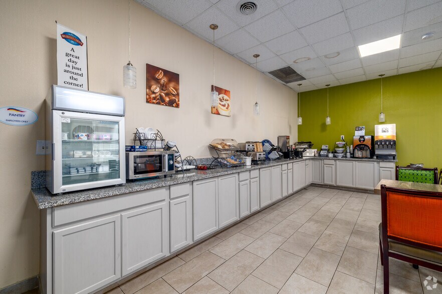 More Photos Of 710 Market St, Cheraw Hotel For Sale