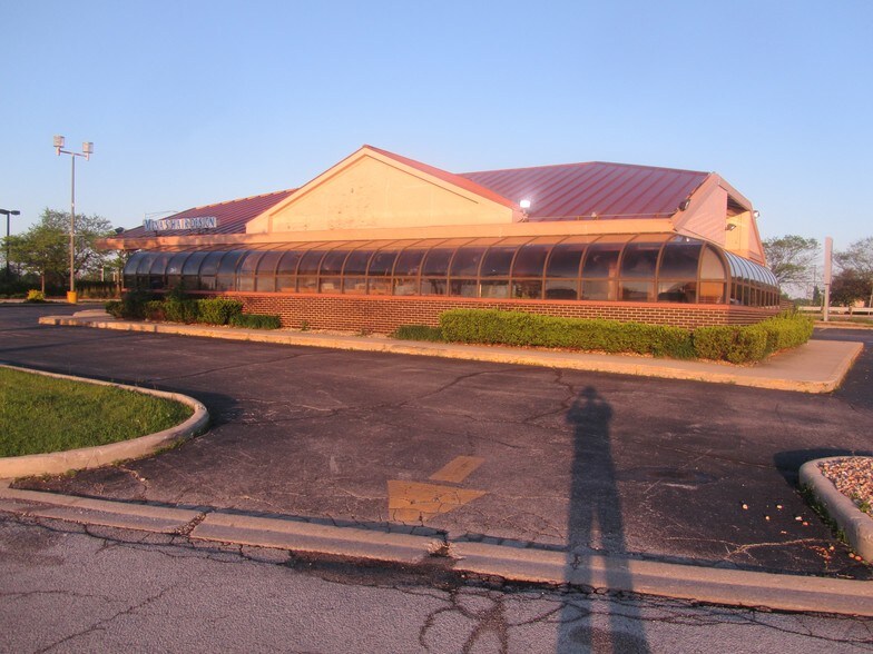 Primary Photo Of 4721 Lincoln Mall Dr, Matteson Freestanding For Lease