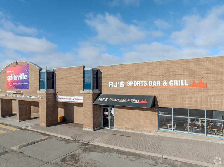 More Photos Of 243-263 Woodlawn Rd W, Guelph Storefront Retail Office For Lease