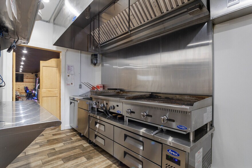 More Photos Of 220 Main St, Butte Restaurant For Sale
