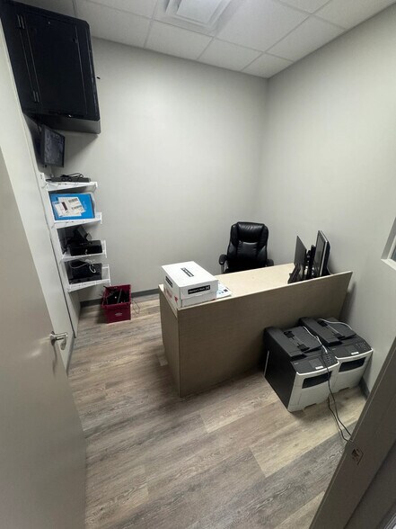 More Photos Of 355 E Brannon Rd, Nicholasville Storefront Retail Office For Lease
