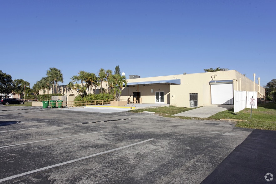 More Photos Of 2800 Gateway Dr, Pompano Beach Manufacturing For Lease