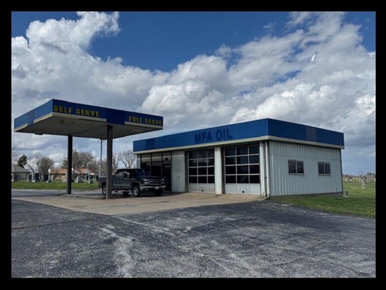 Primary Photo Of 302 Old 36, Clarence General Retail For Sale