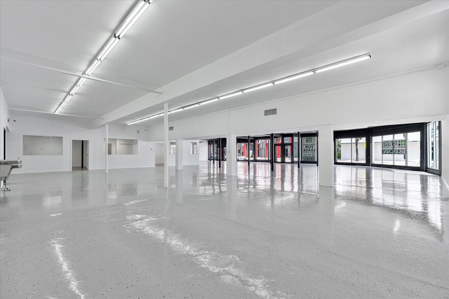 More Photos Of 1500 NW 36th St, Miami Storefront Retail Office For Lease
