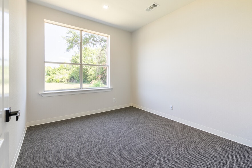 More Photos Of 1307 W Abram St, Arlington Office For Lease