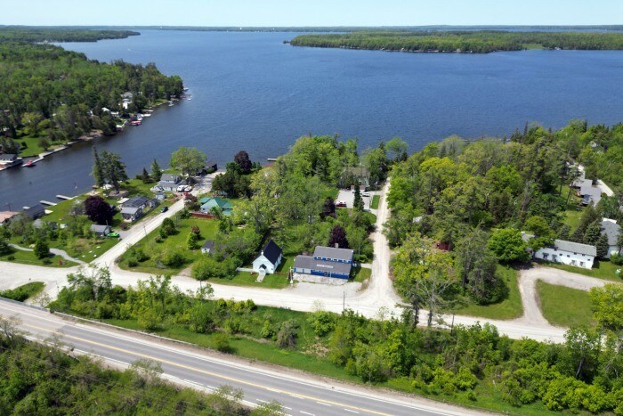 More Photos Of 9 Bridge St, Kawartha Lakes General Retail For Lease
