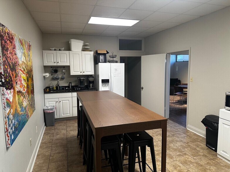 More Photos Of 101 Uhland Rd, San Marcos Research And Development For Lease