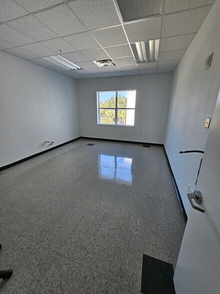 More Photos Of 2100 1st Ave S, Saint Petersburg Medical For Sale