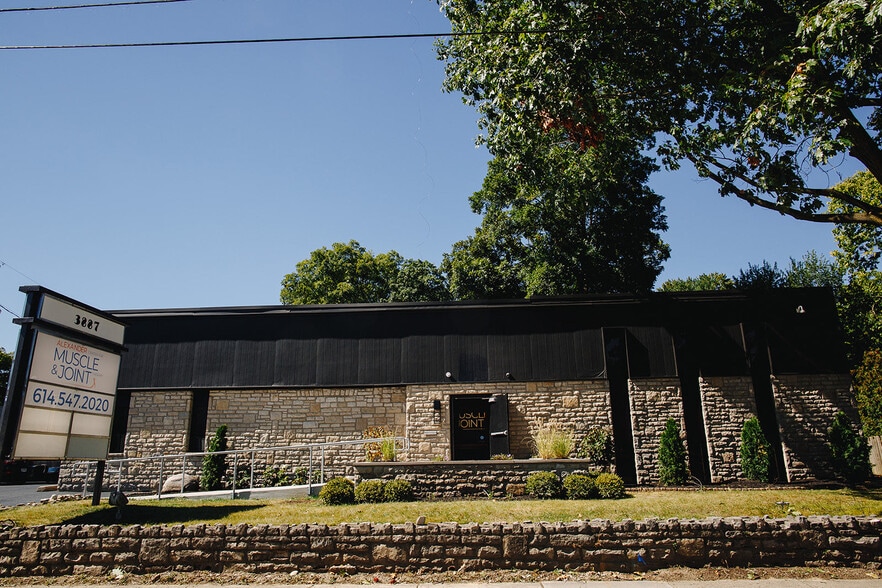 Primary Photo Of 3887 Indianola Ave, Columbus Office For Lease