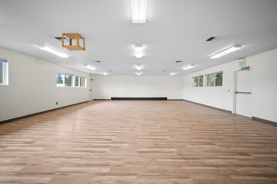 More Photos Of 5942 Portal Way, Ferndale Loft Creative Space For Lease