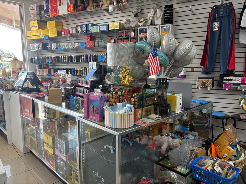 More Photos Of 12833 SW 42nd St, Miami General Retail For Lease