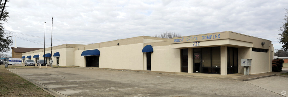 Primary Photo Of 732-750 W Hurst Blvd, Hurst Flex For Lease