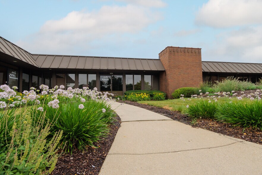 More Photos Of 1305 Remington Rd, Schaumburg Unknown For Lease