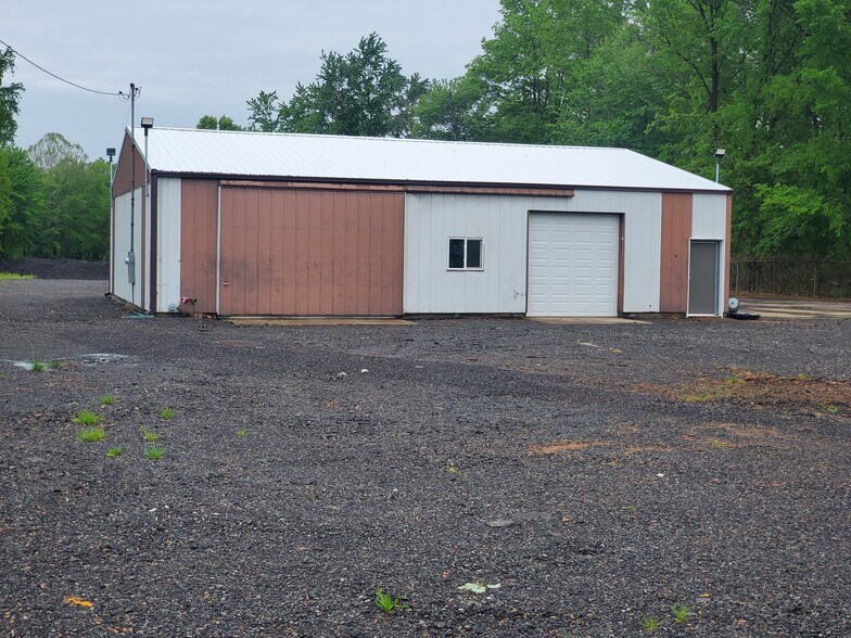 More Photos Of 14021 IL-37, Johnston City Flex For Lease