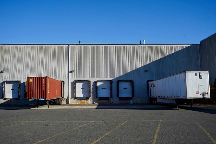 More Photos Of 46 Whelan Rd, East Rutherford Warehouse For Lease