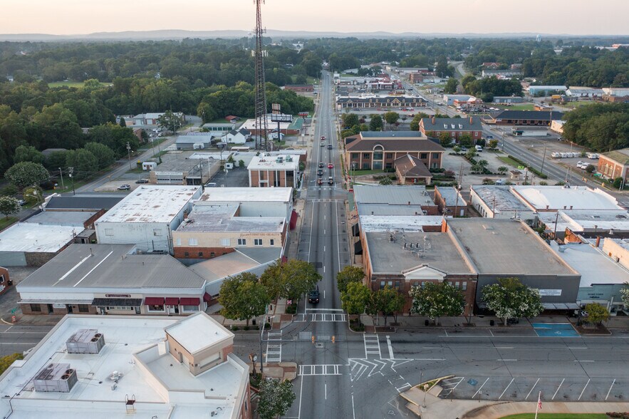 More Photos Of 106-108 N Church St, Thomaston Storefront For Sale