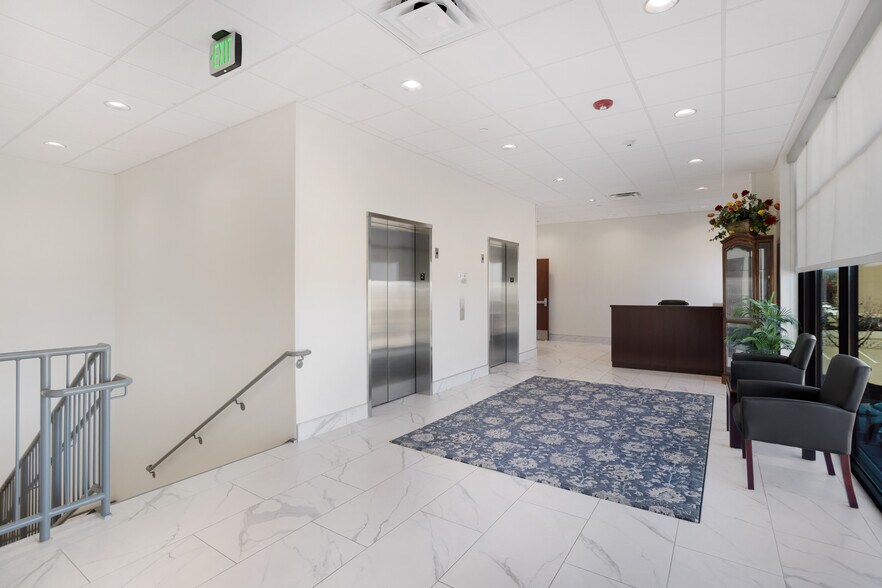 More Photos Of 4200 Mapleshade Ln, Plano Office For Sale