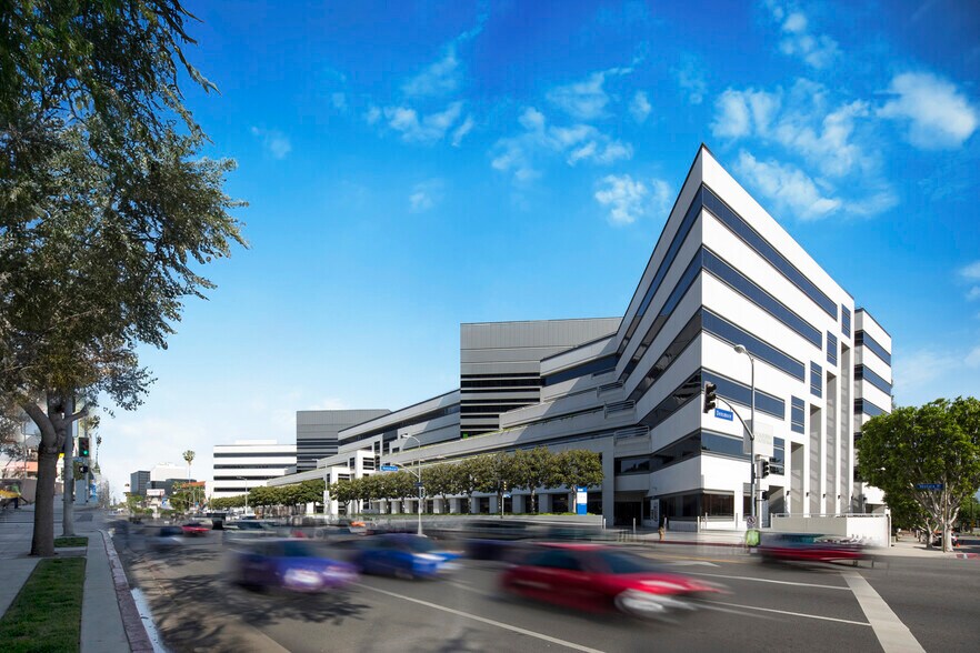 Primary Photo Of 15821 Ventura Blvd, Encino Office For Lease