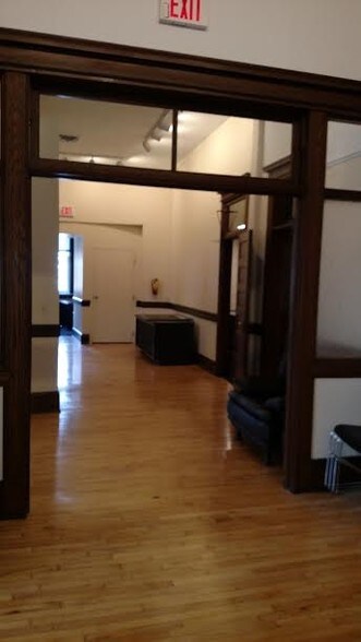 More Photos Of 2 E Broad St, Hopewell Office For Lease